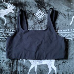 Girlfriend Collective size M black sports bra pull over style